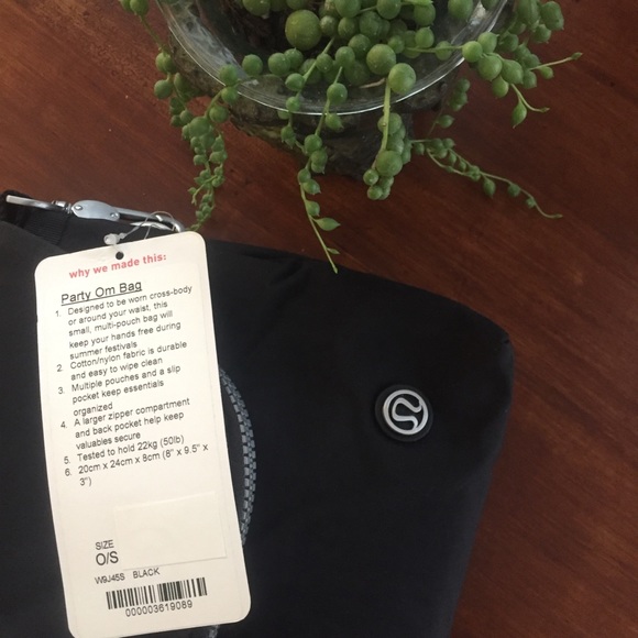 ❌SOLD❌🌵NWT lululemon party om bag - Picture 6 of 8
